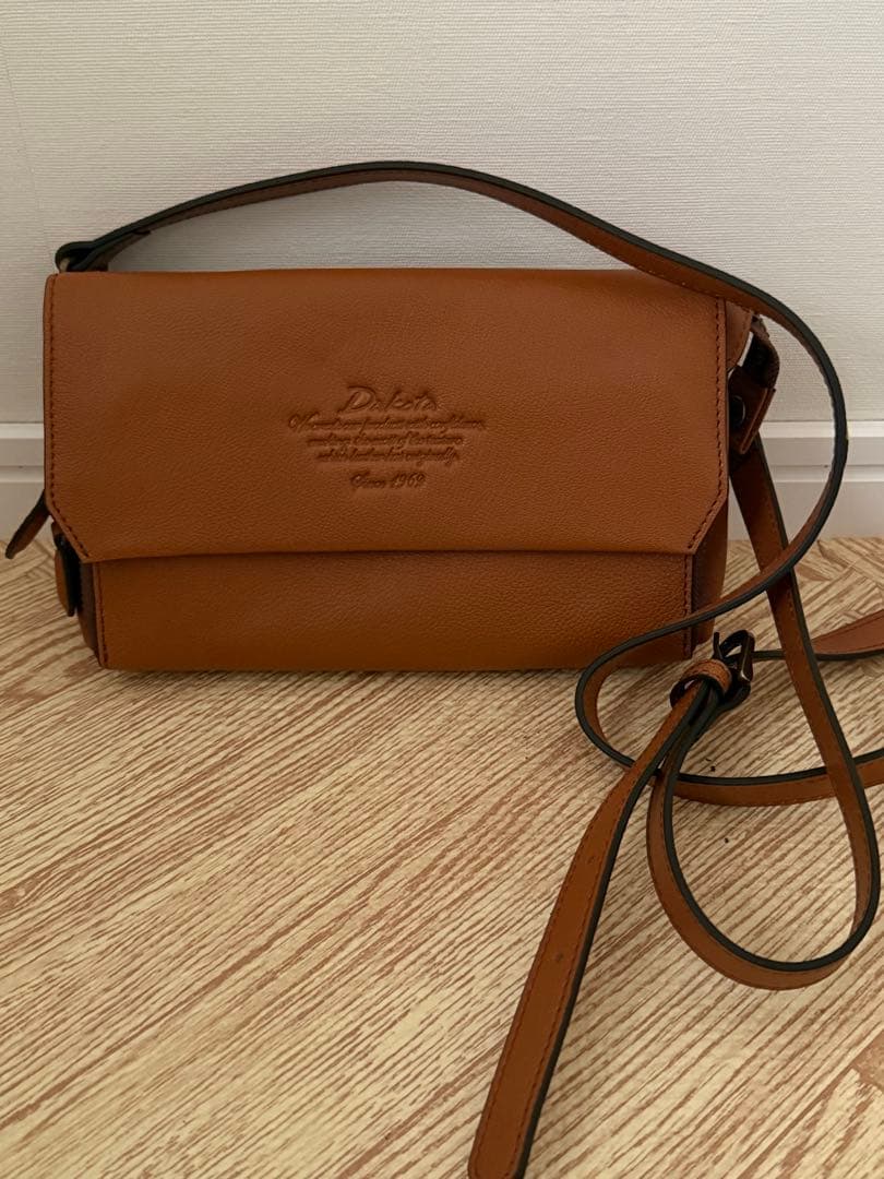 Dakotaのお財布ショルダー