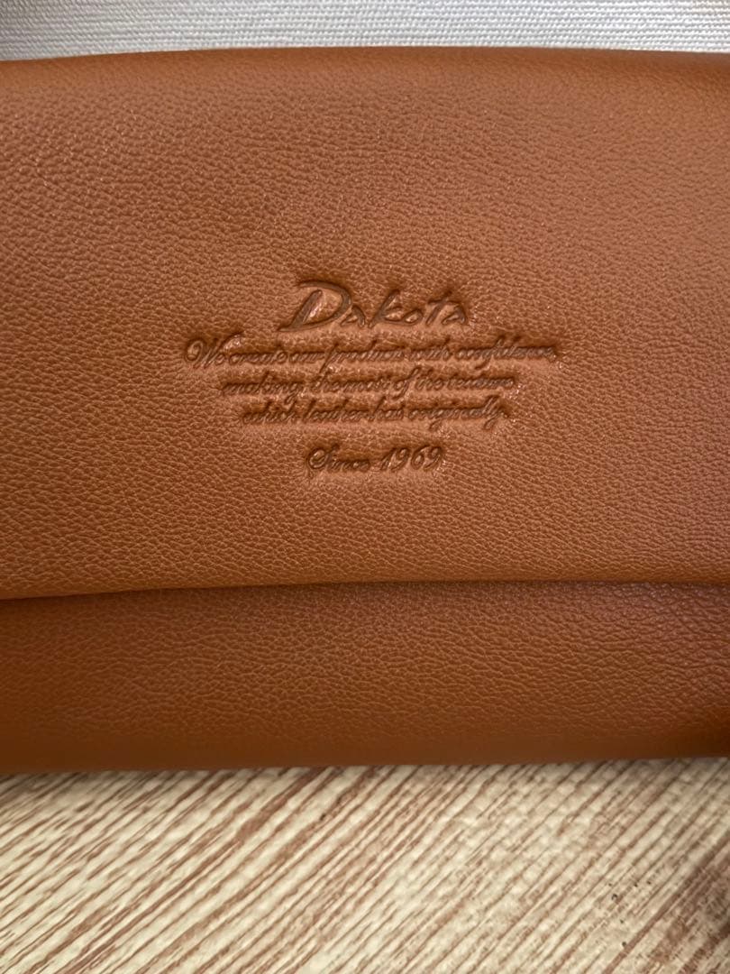 Dakotaのお財布ショルダー