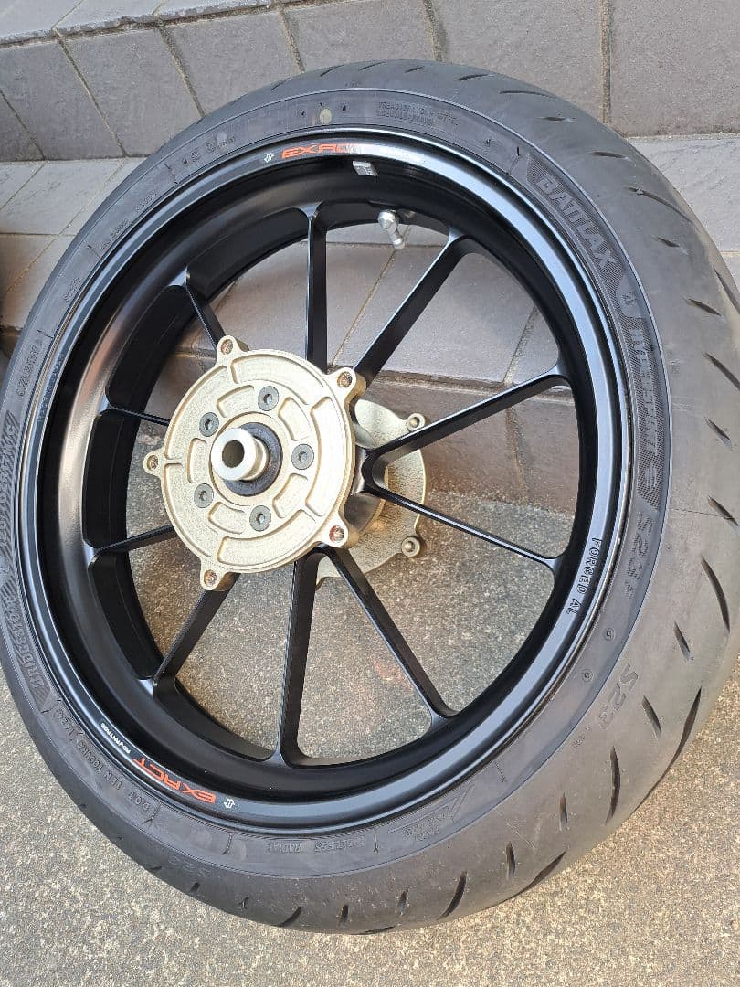 【美品】ZX-4R イグザクトアルミ鍛造ホイール前後　S23タイヤ付き