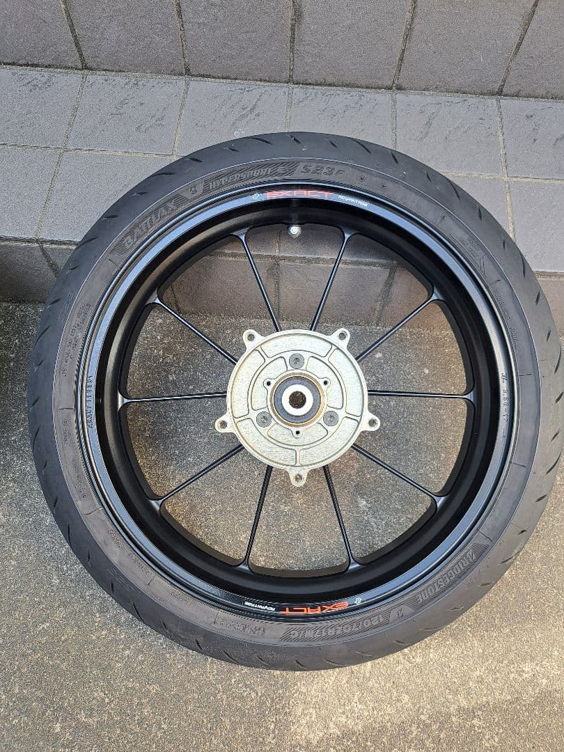 【美品】ZX-4R イグザクトアルミ鍛造ホイール前後　S23タイヤ付き