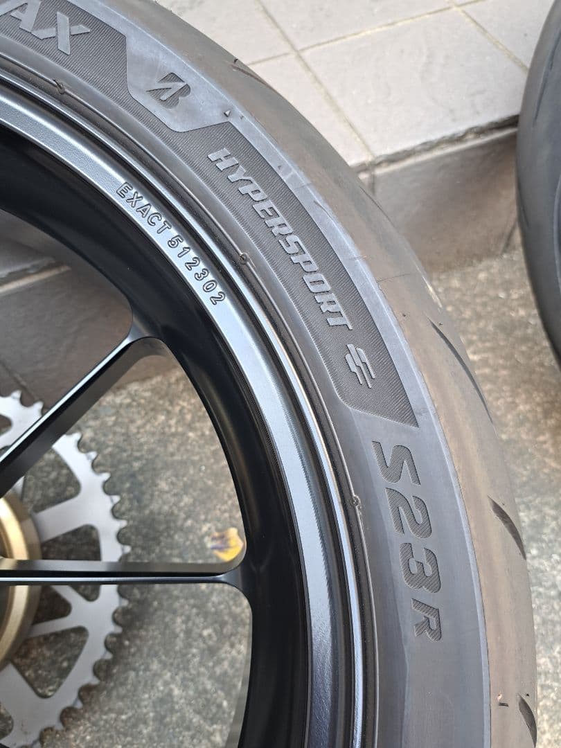 【美品】ZX-4R イグザクトアルミ鍛造ホイール前後　S23タイヤ付き