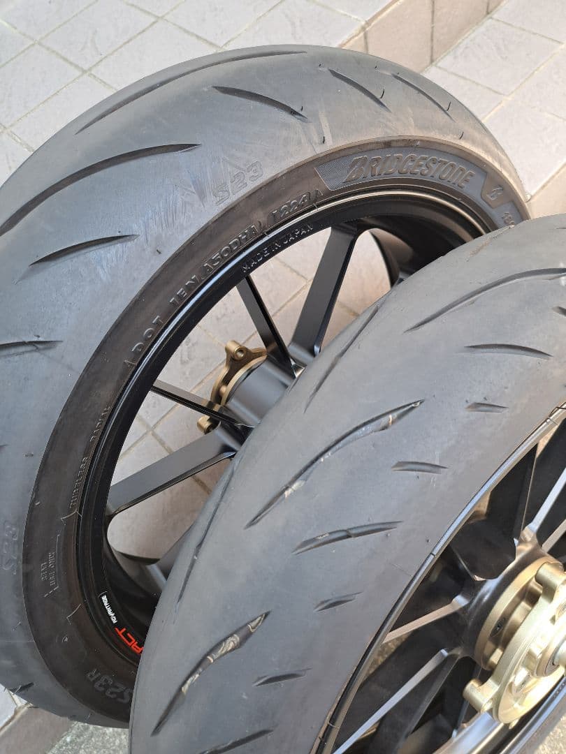 【美品】ZX-4R イグザクトアルミ鍛造ホイール前後　S23タイヤ付き