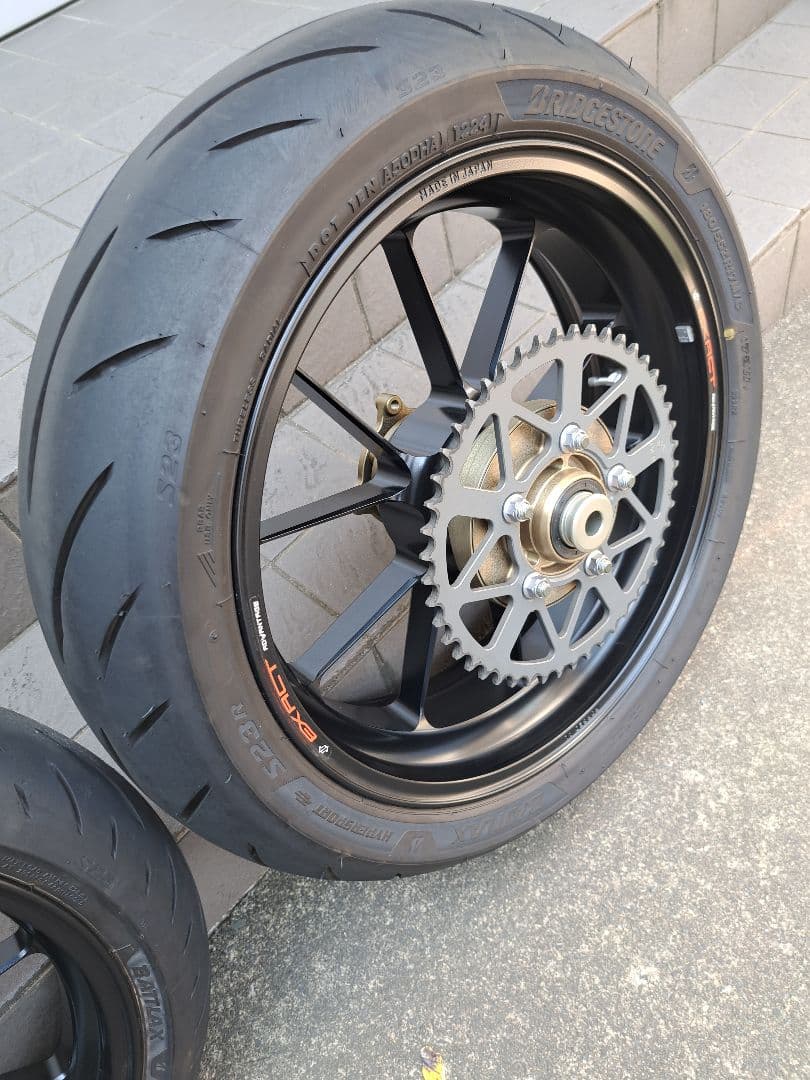 【美品】ZX-4R イグザクトアルミ鍛造ホイール前後　S23タイヤ付き