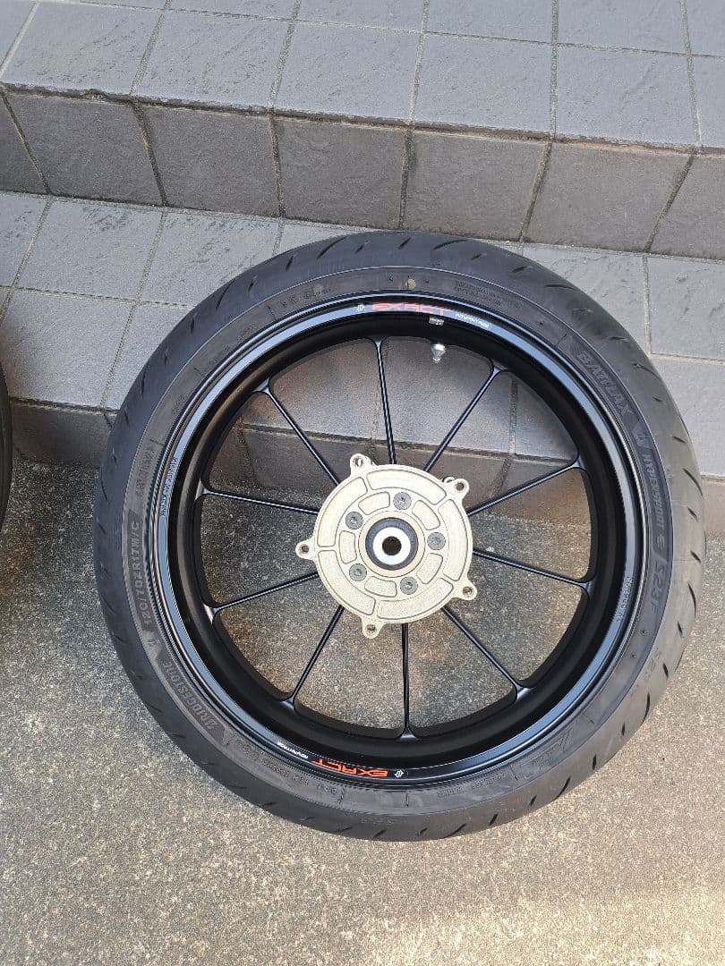 【美品】ZX-4R イグザクトアルミ鍛造ホイール前後　S23タイヤ付き