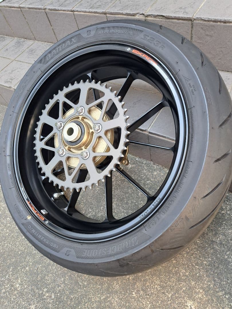 【美品】ZX-4R イグザクトアルミ鍛造ホイール前後　S23タイヤ付き
