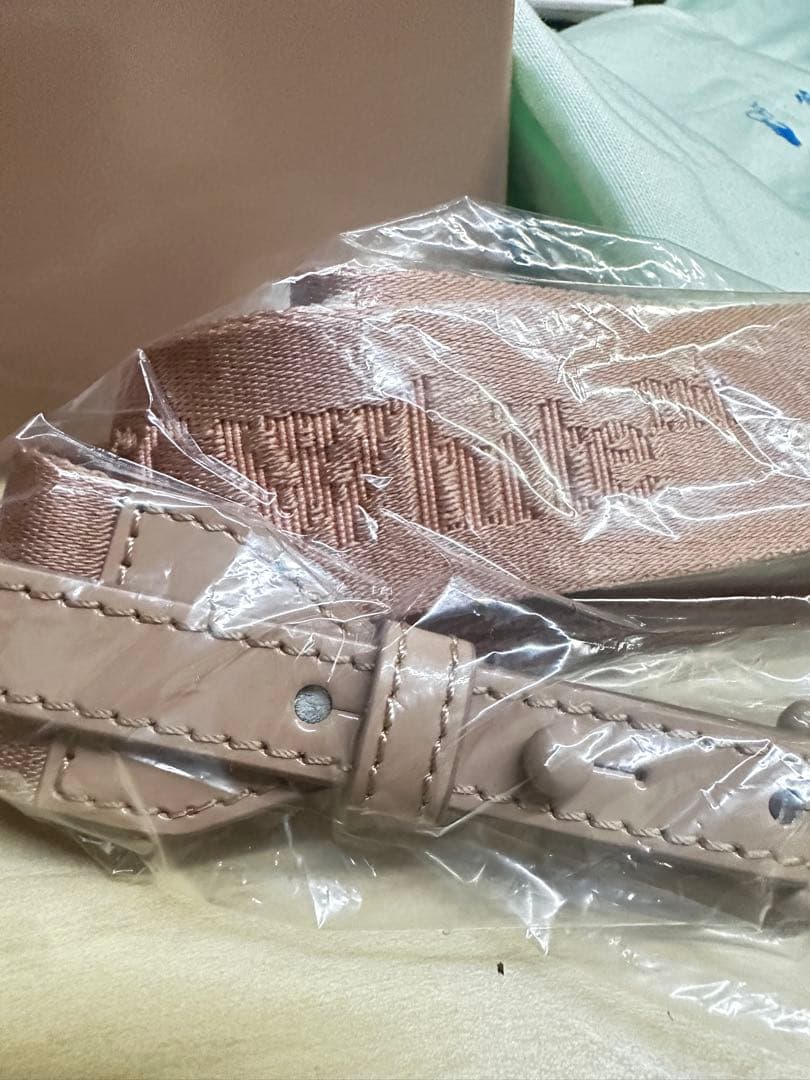 あ*ず様 超美品　希少　Off-White オフホワイト　エナメル 2wayトー