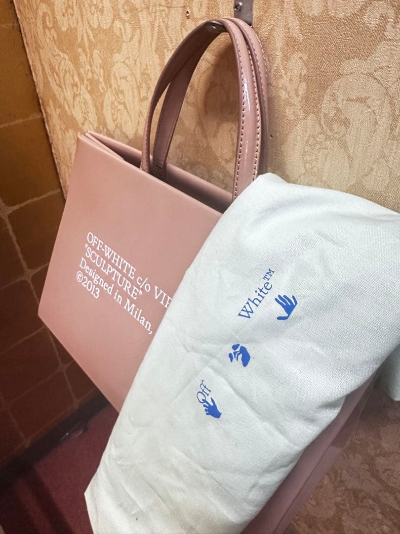 あ*ず様 超美品　希少　Off-White オフホワイト　エナメル 2wayトー