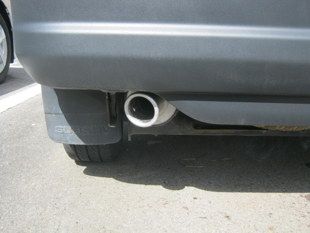 ブラックサイレンサー出口ナナメ　スバル サンバー社外マフラー エキパイ0.8m