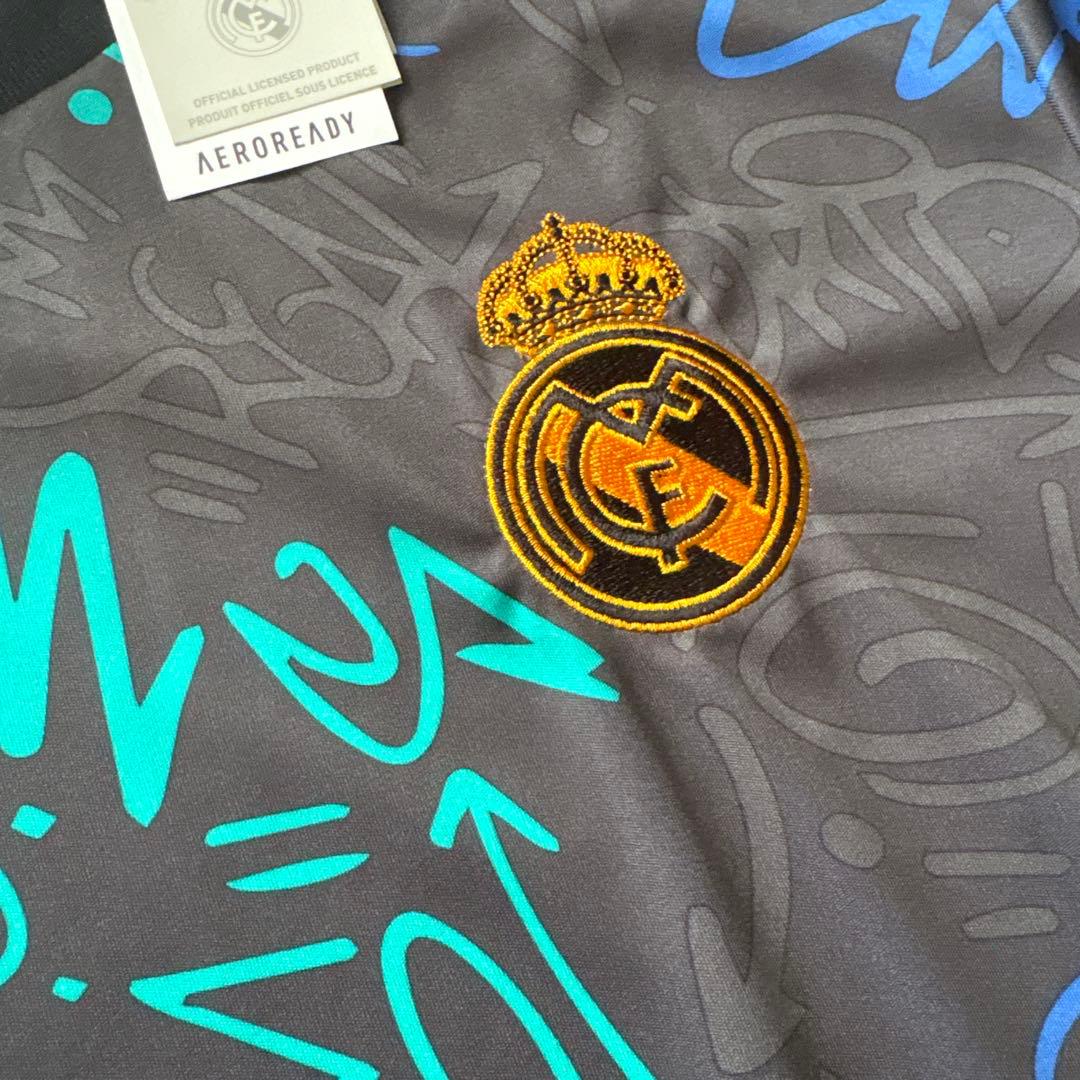 adidas レアル・マドリード　プラクティスシャツ　限定デザイン