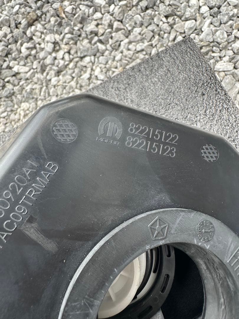 ジープ　jlラングラー　MOPAR FUEL FILL フューエルカバー