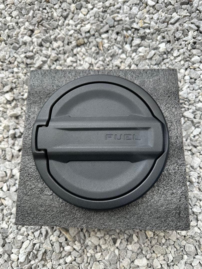 ジープ　jlラングラー　MOPAR FUEL FILL フューエルカバー