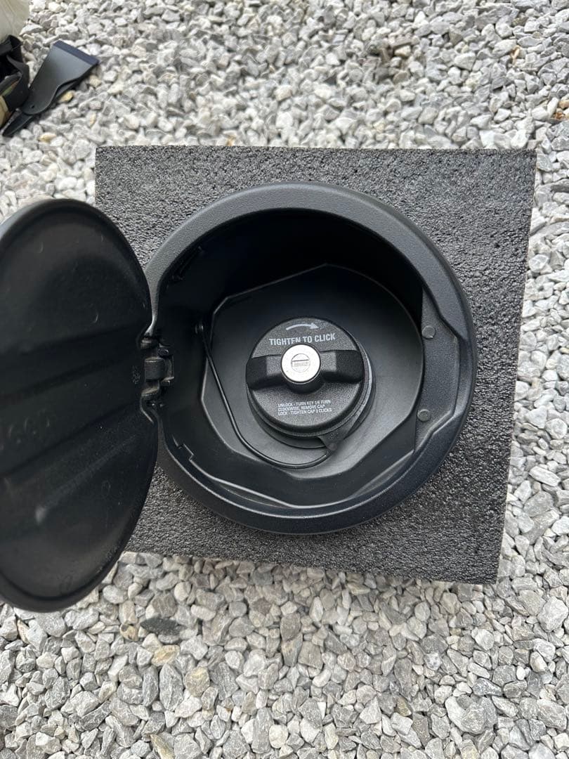 ジープ　jlラングラー　MOPAR FUEL FILL フューエルカバー