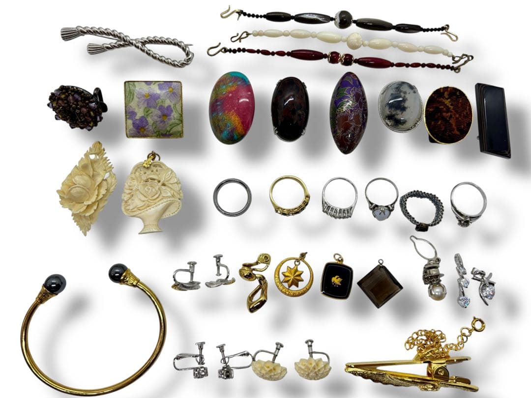 #アクセサリーまとめ売り　ブローチ、リング、イヤリング、ネックレスなど　P-10