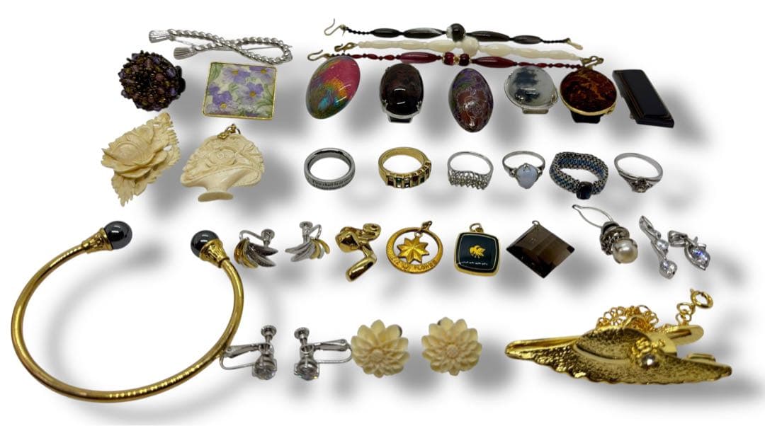 #アクセサリーまとめ売り　ブローチ、リング、イヤリング、ネックレスなど　P-10