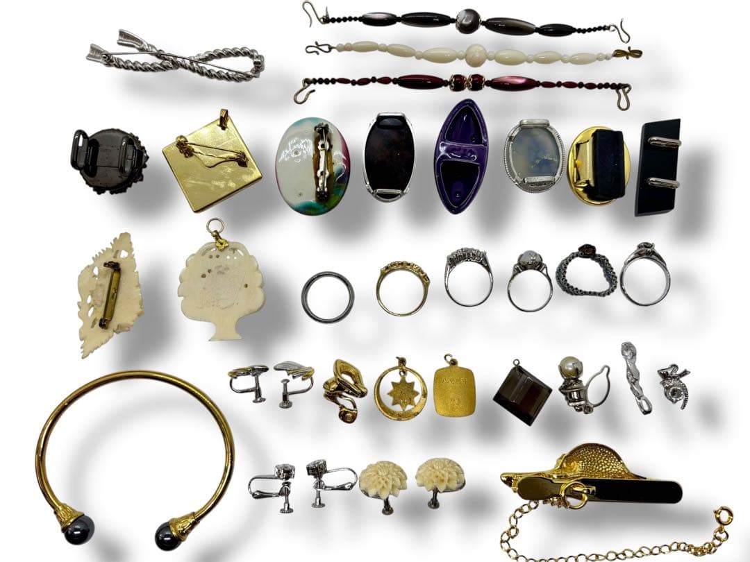 #アクセサリーまとめ売り　ブローチ、リング、イヤリング、ネックレスなど　P-10
