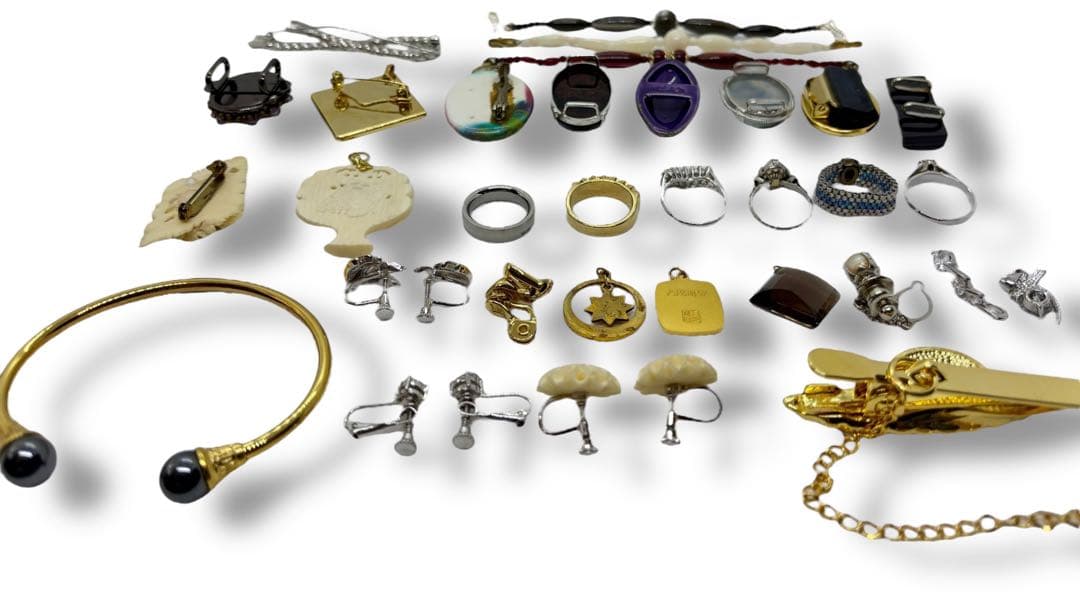 #アクセサリーまとめ売り　ブローチ、リング、イヤリング、ネックレスなど　P-10