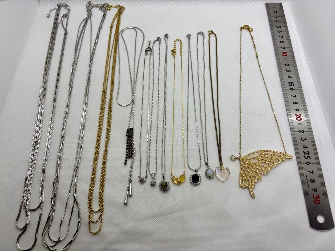 #アクセサリーまとめ売り　ブローチ、リング、イヤリング、ネックレスなど　P-10