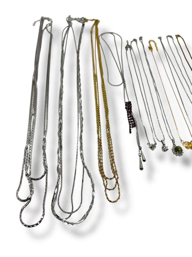 #アクセサリーまとめ売り　ブローチ、リング、イヤリング、ネックレスなど　P-10