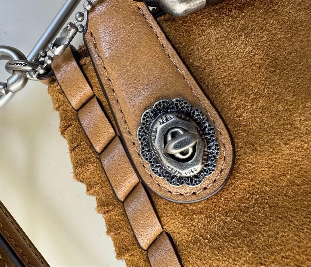 COACH フリンジ　スウェードターンロックリストレット30 クラッチ　↓8万円
