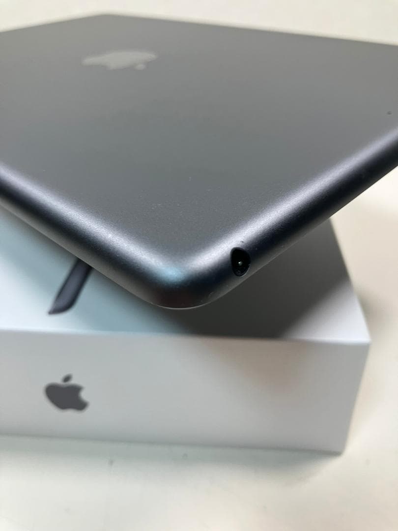 iPad 第9世代　64GB グレー　Wi-Fiモデル　4点付属品付