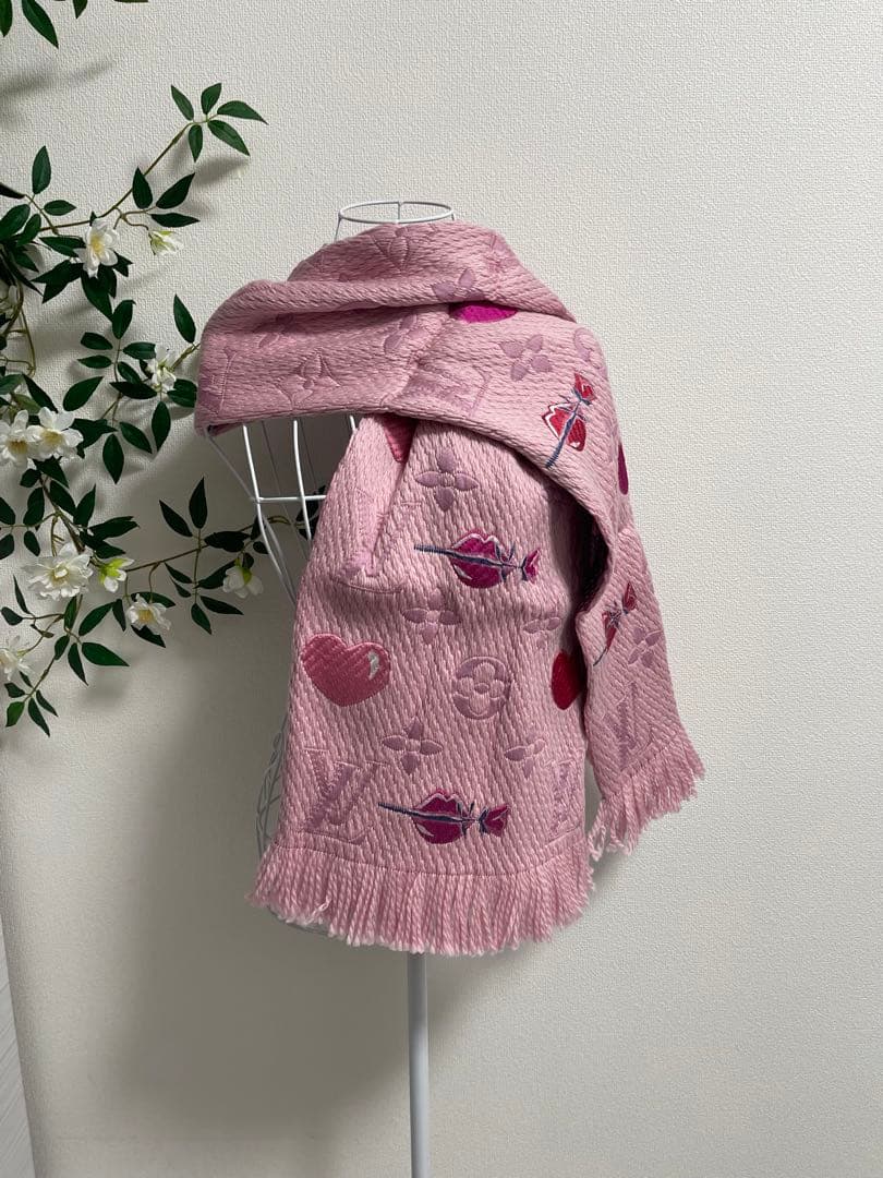 ルイヴィトン マフラー エシャルプロゴマニア ア ラ フォリ ピンク唇リップ