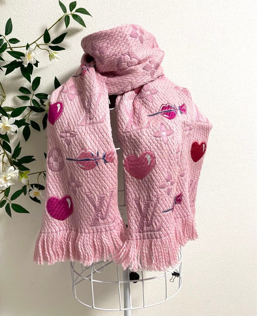 ルイヴィトン マフラー エシャルプロゴマニア ア ラ フォリ ピンク唇リップ