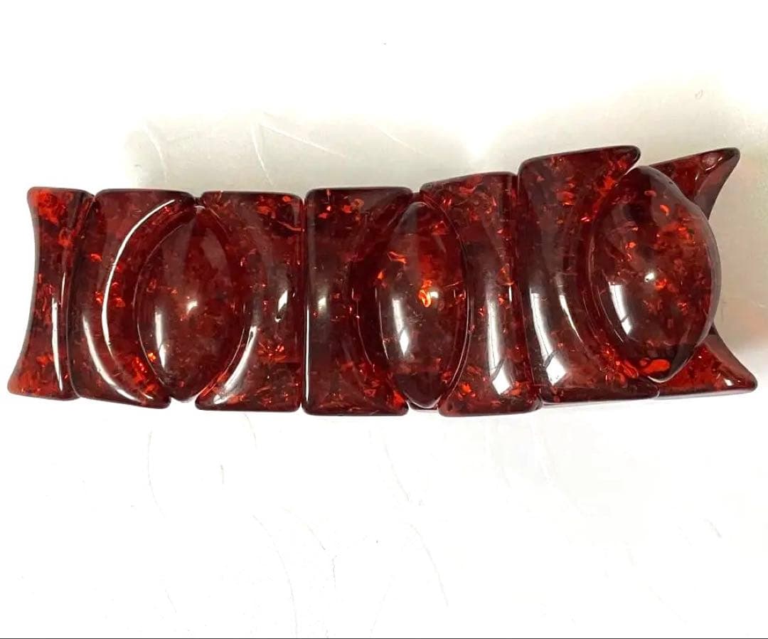 【残1】アンバー(天然樹脂琥珀)のブレスレット珍しいレッド　円周22cm 新品