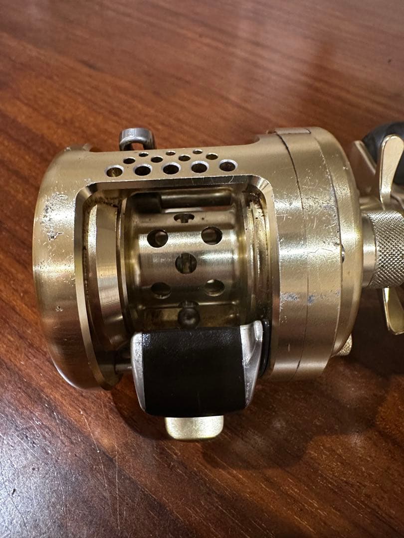 シマノ　カルカッタコンクエスト50 右ハンドル