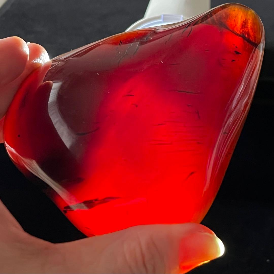 天然化石 琥珀 チェリーレッド ブルー アンバー 宝石 原石 天然石 鑑賞石