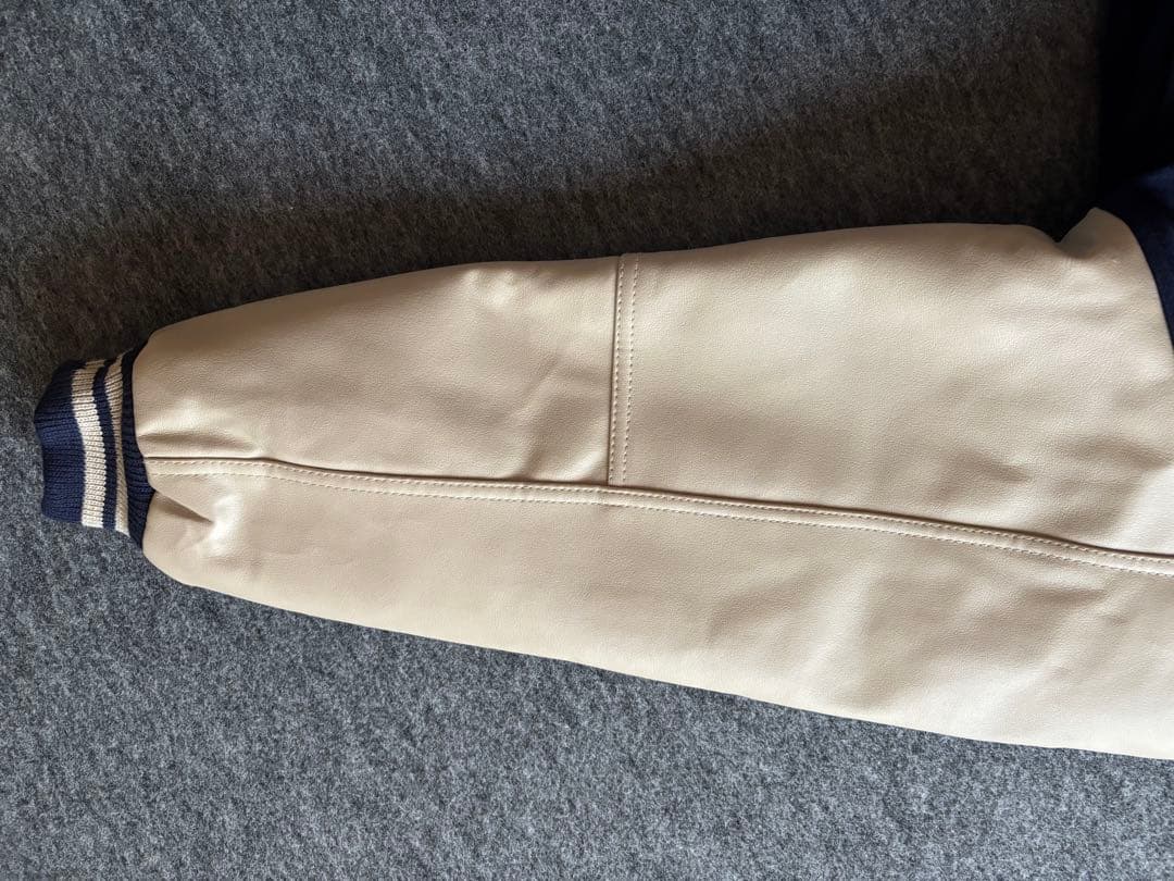 BOSS スタジャン ネイビー/ベージュ