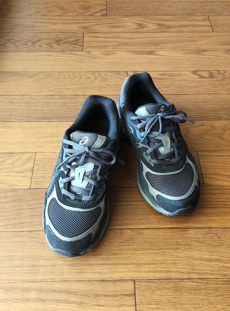 数日出品 ほぼ新品✨アシックス asics GEL-NYC スニーカー