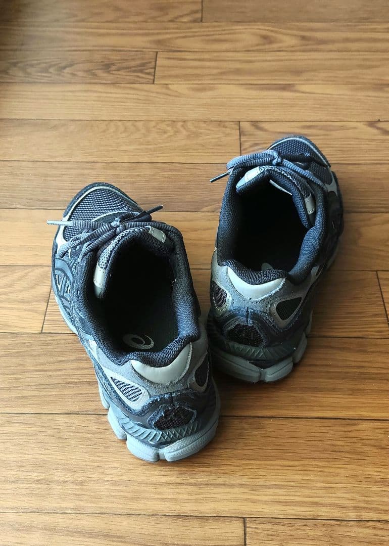 数日出品 ほぼ新品✨アシックス asics GEL-NYC スニーカー