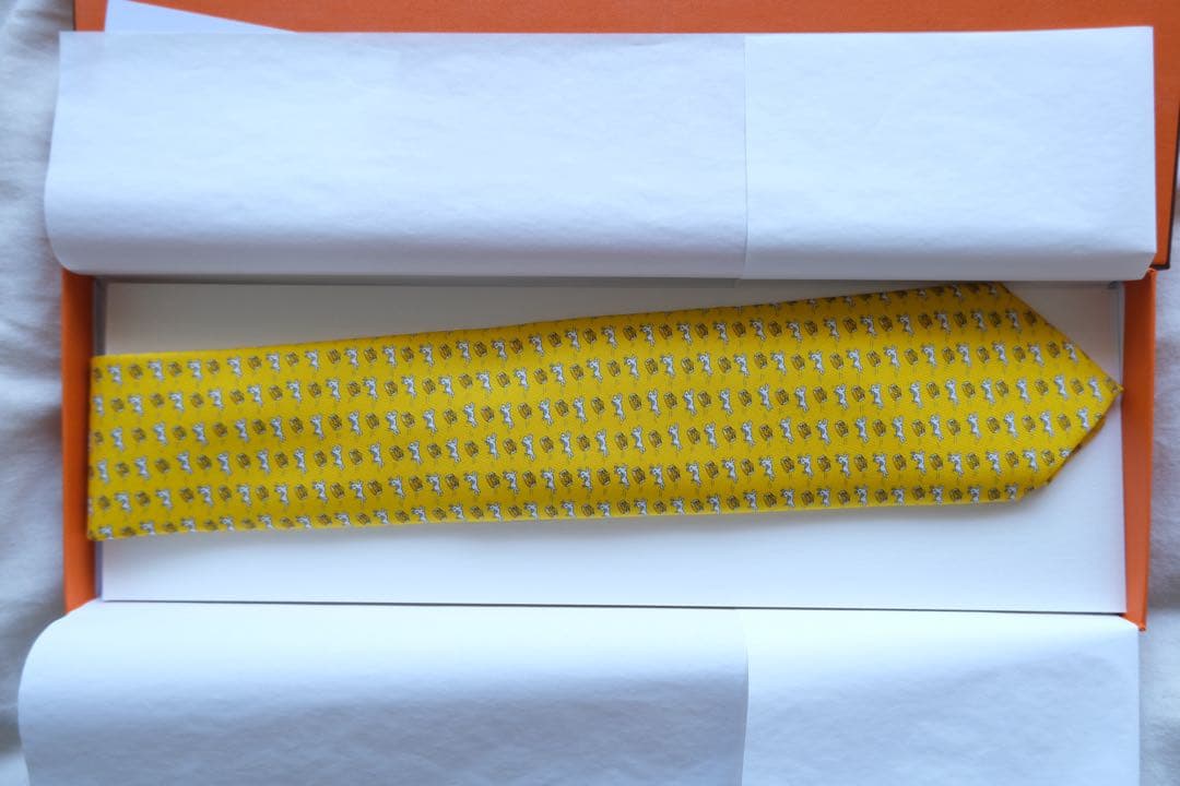 新品未使用HERMES イエロー 犬柄 ネクタイ
