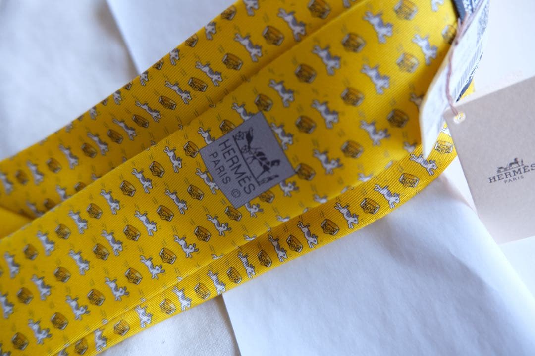 新品未使用HERMES イエロー 犬柄 ネクタイ