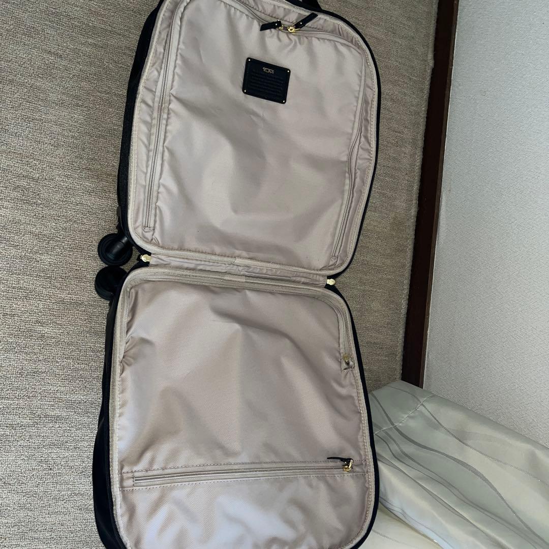 TUMI ブラック レディース　キャリーオンケース4輪