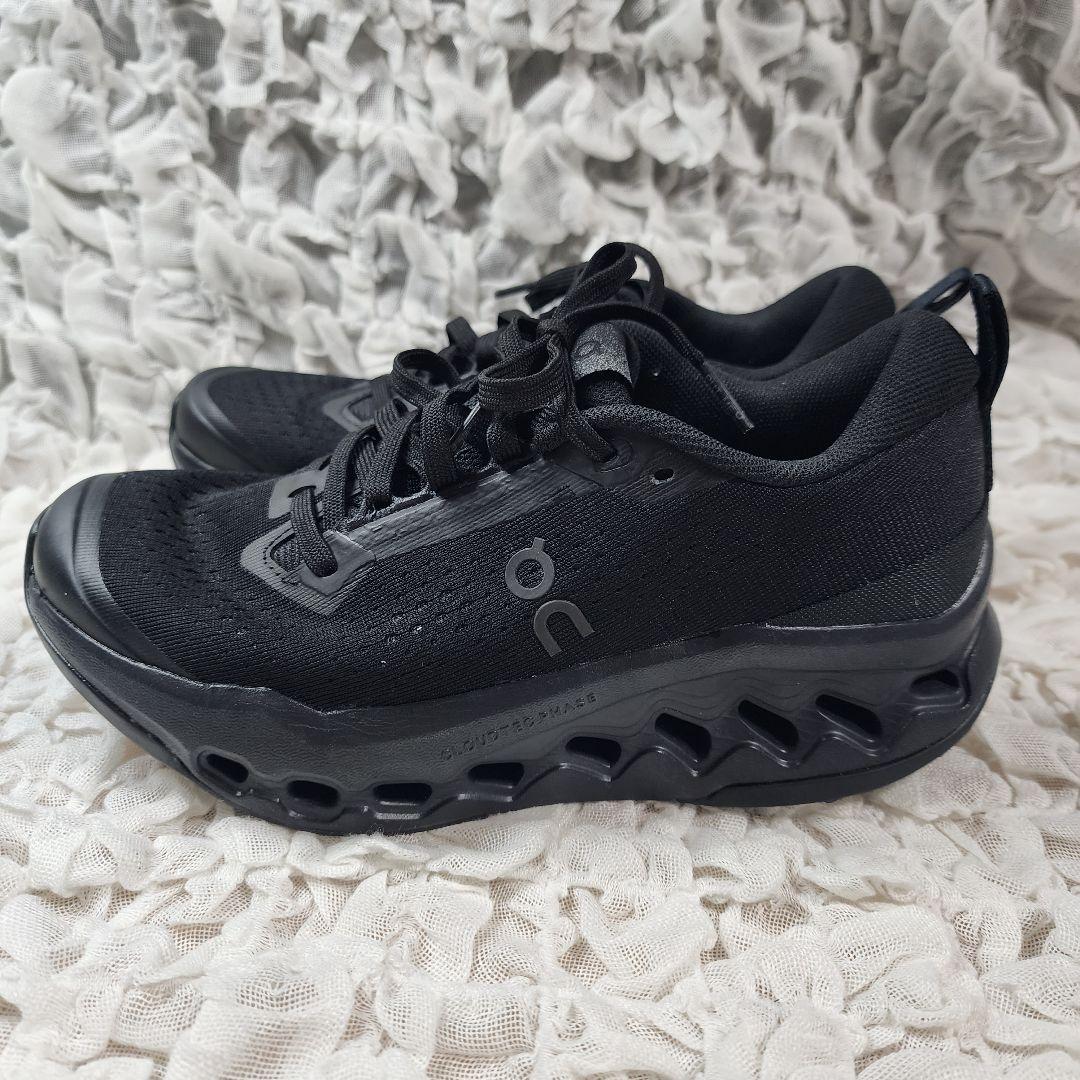 美品 オン クラウドサーファー トレイル2 スニーカー