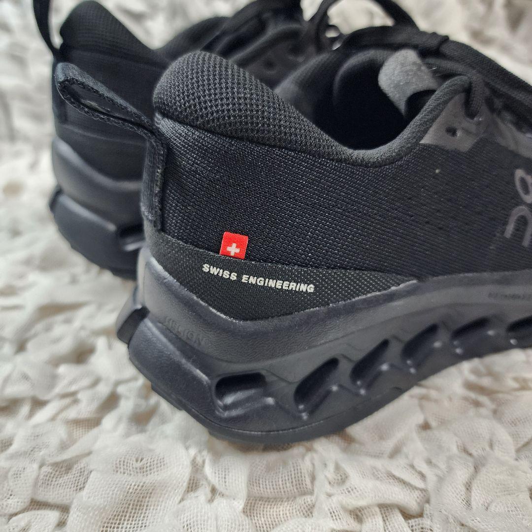 美品 オン クラウドサーファー トレイル2 スニーカー