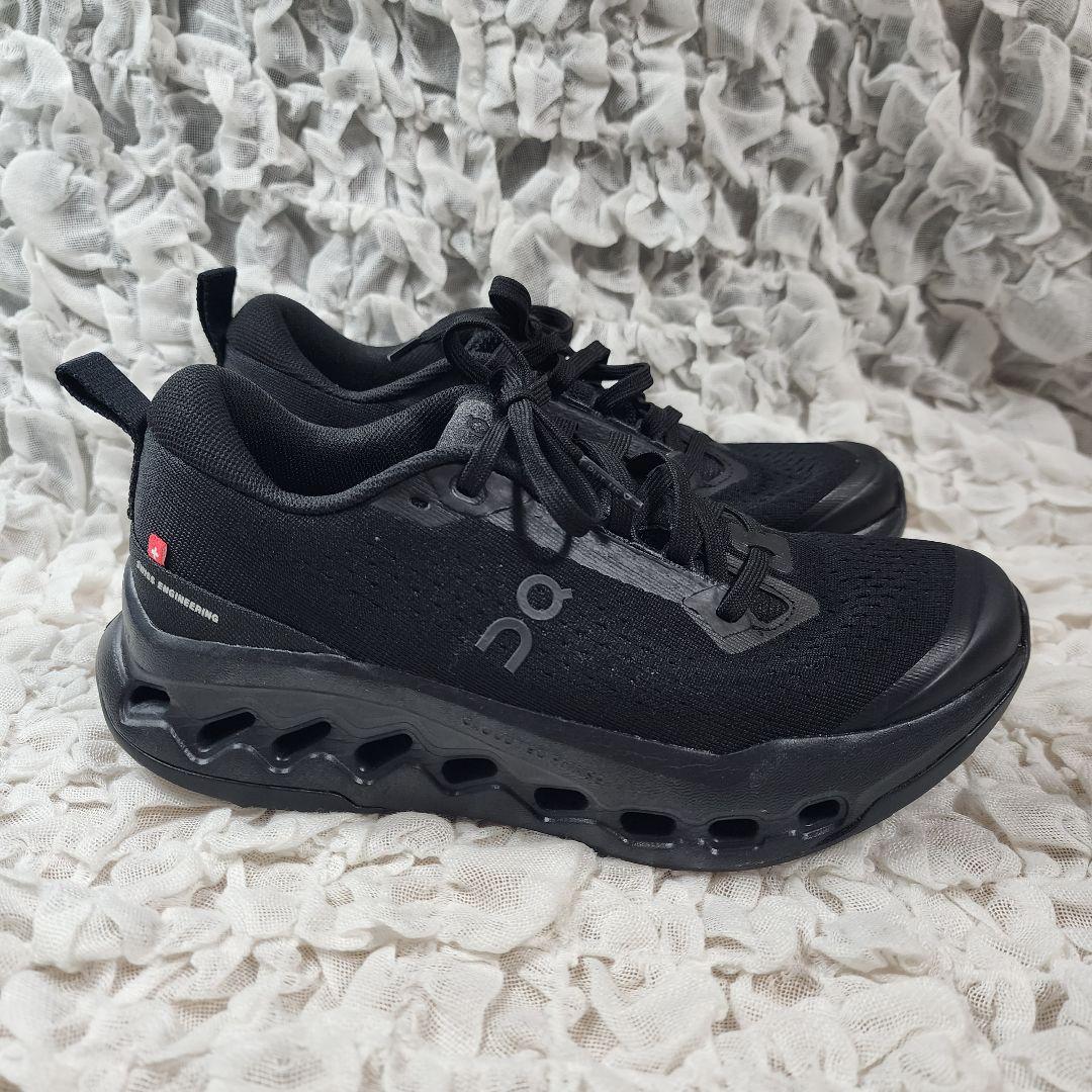 美品 オン クラウドサーファー トレイル2 スニーカー