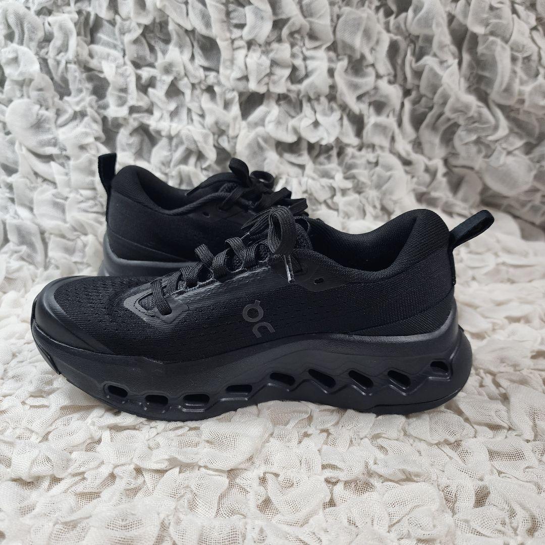 美品 オン クラウドサーファー トレイル2 スニーカー