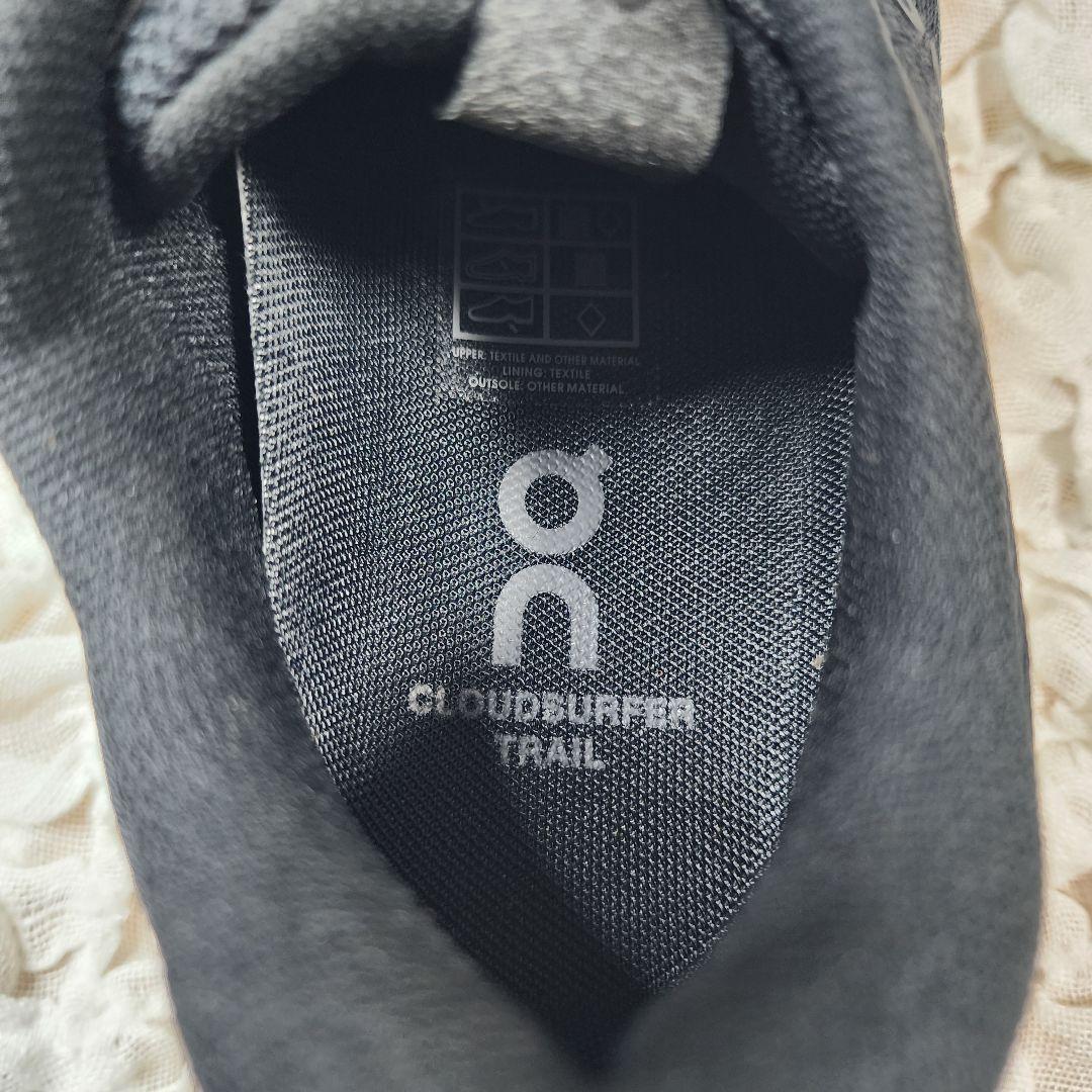 美品 オン クラウドサーファー トレイル2 スニーカー