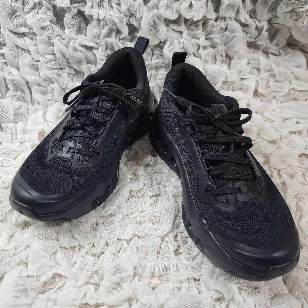 美品 オン クラウドサーファー トレイル2 スニーカー