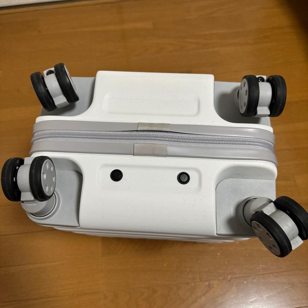 無印良品 ホワイト4輪キャリーケース