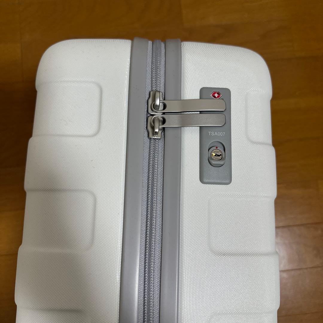 無印良品 ホワイト4輪キャリーケース