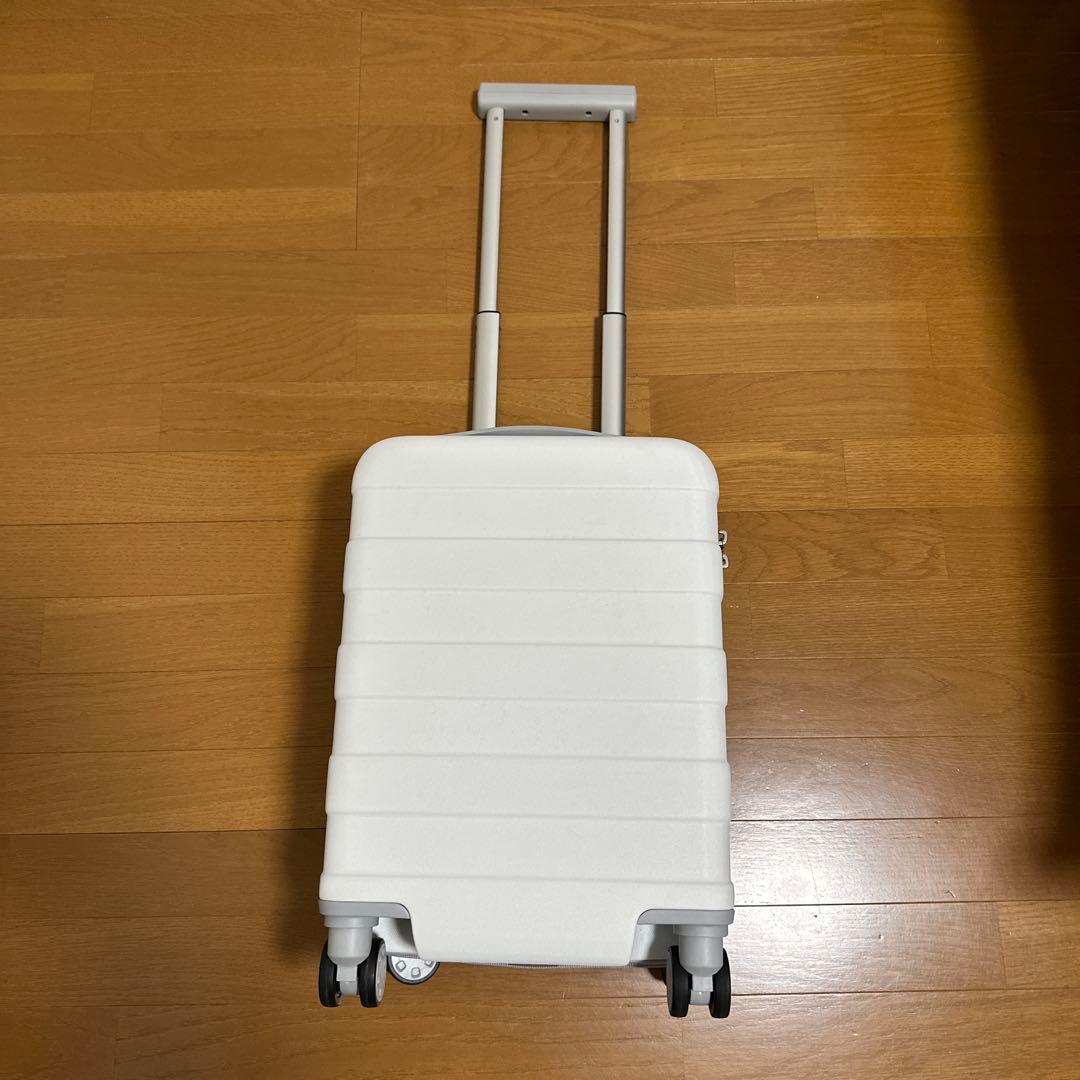 無印良品 ホワイト4輪キャリーケース