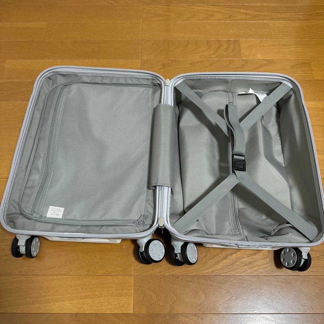 無印良品 ホワイト4輪キャリーケース