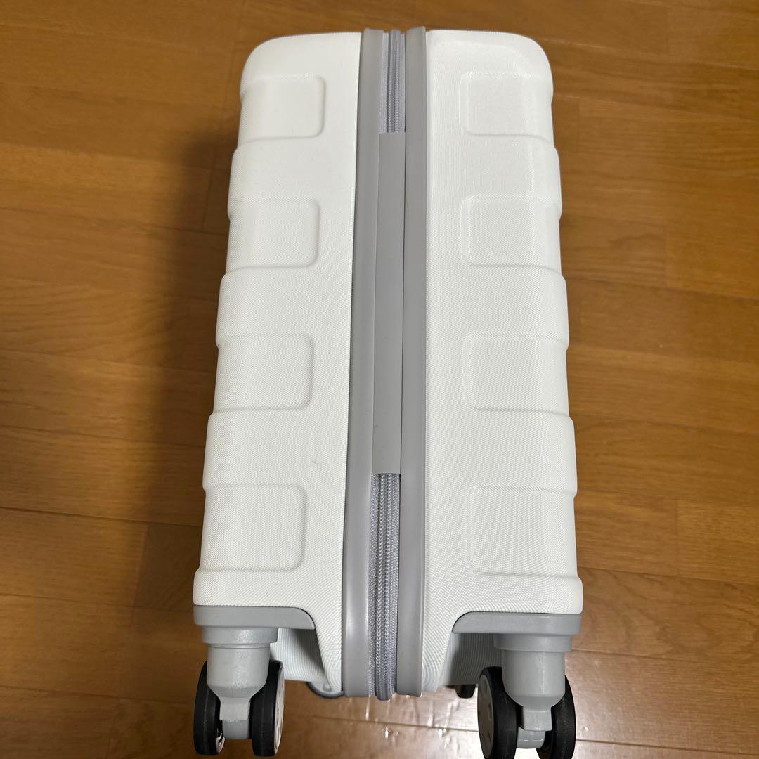 無印良品 ホワイト4輪キャリーケース
