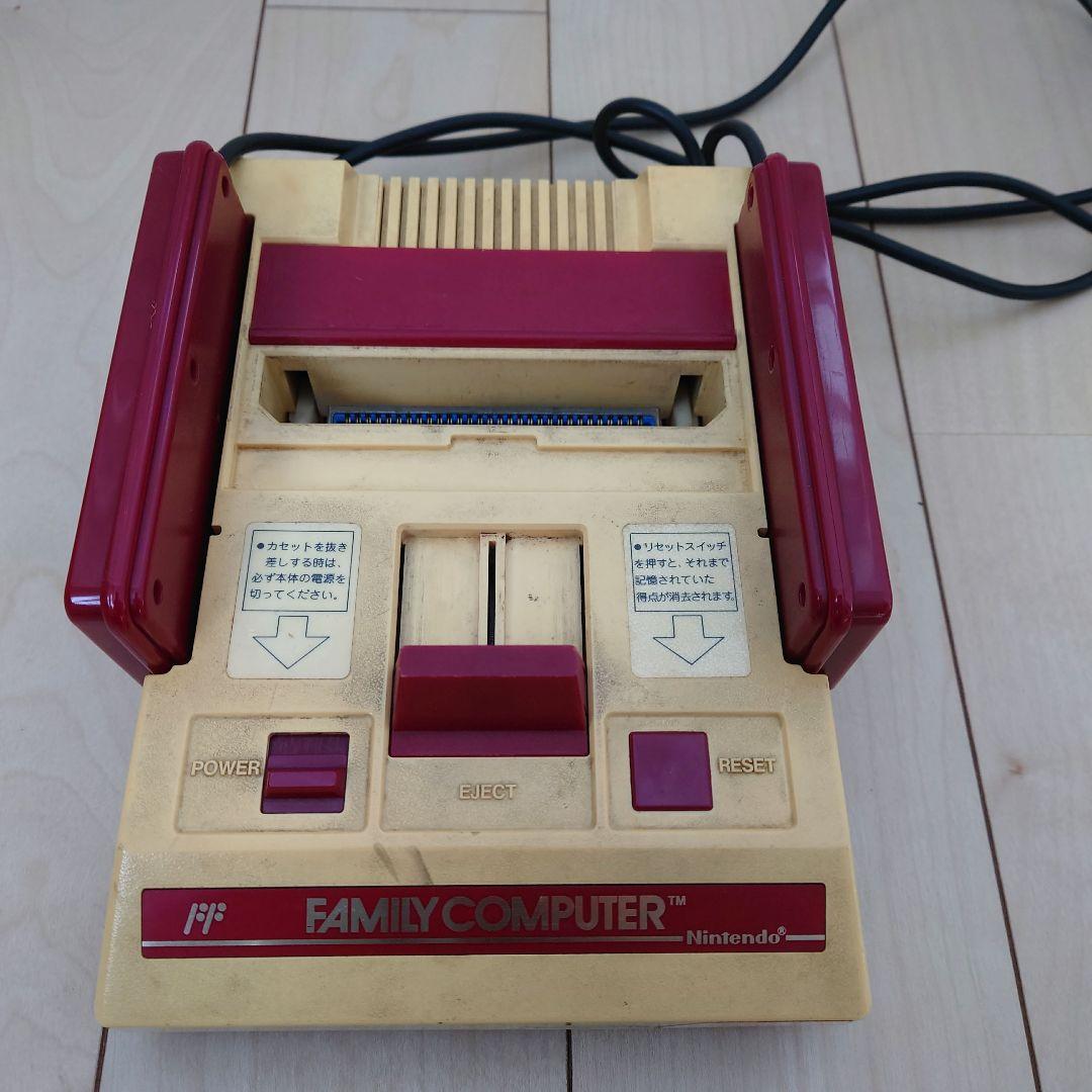 ファミリーコンピュータ本体（ソフト4本付）