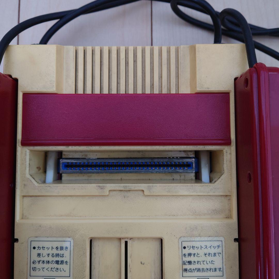 ファミリーコンピュータ本体（ソフト4本付）