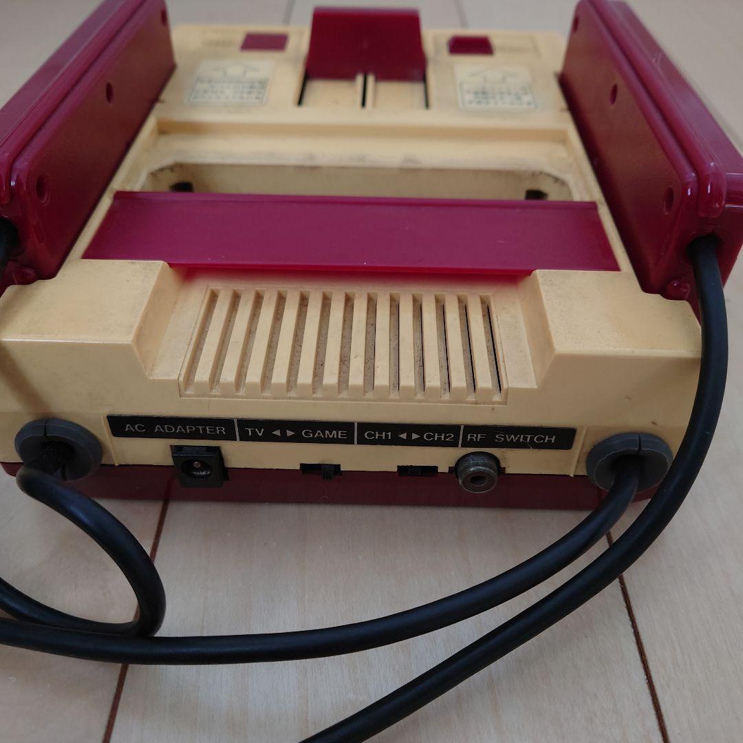 ファミリーコンピュータ本体（ソフト4本付）