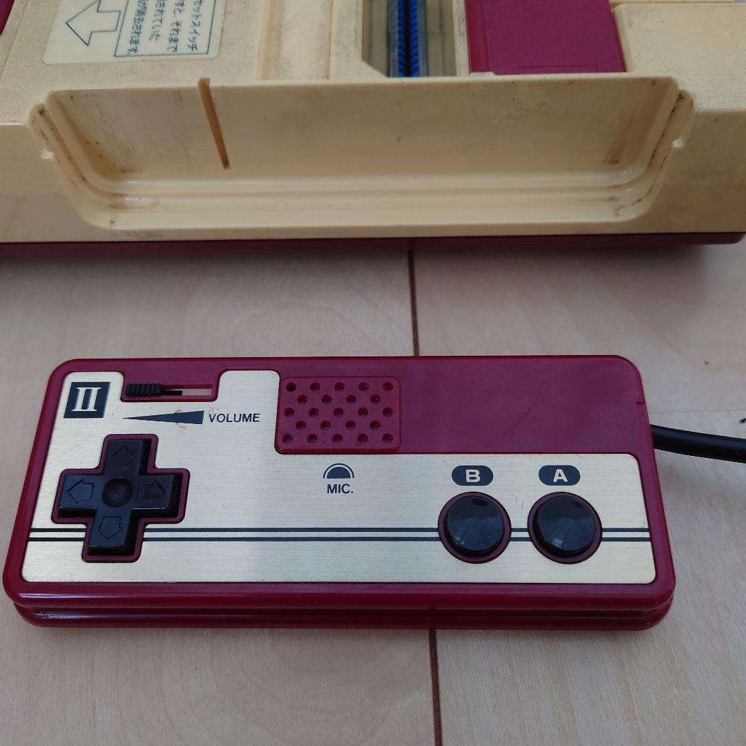 ファミリーコンピュータ本体（ソフト4本付）